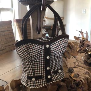 Busty Purse!  This little gal is too cute!